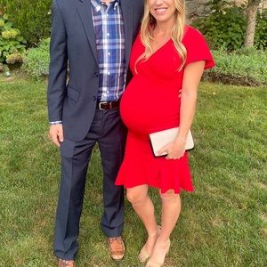 Fitted ruffle maternity dress